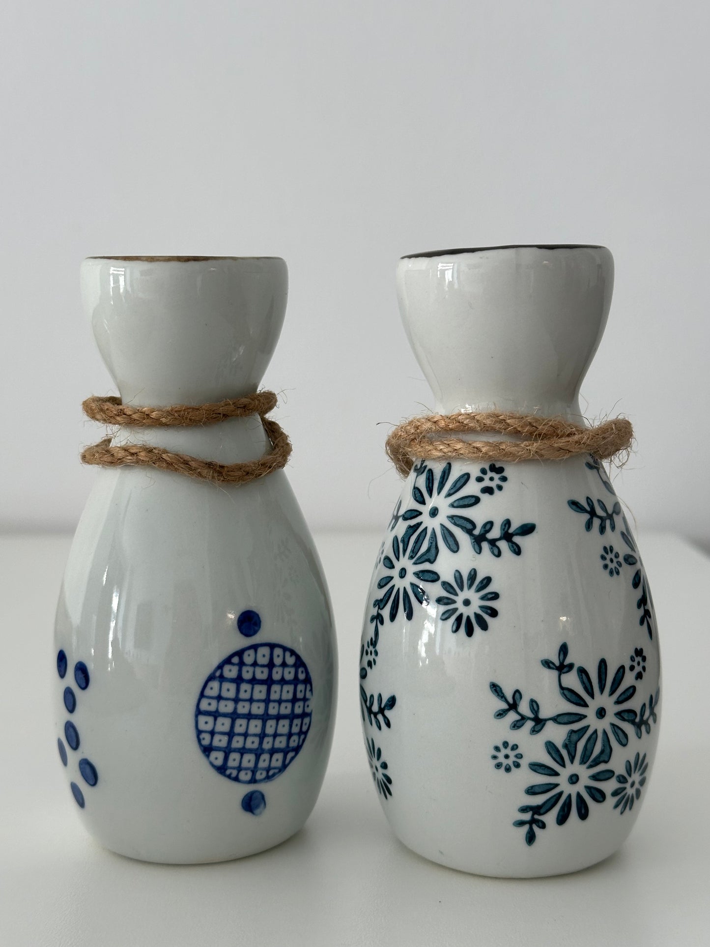 Set de Sake de Cerámica “Aoi” – Azul y Blanco