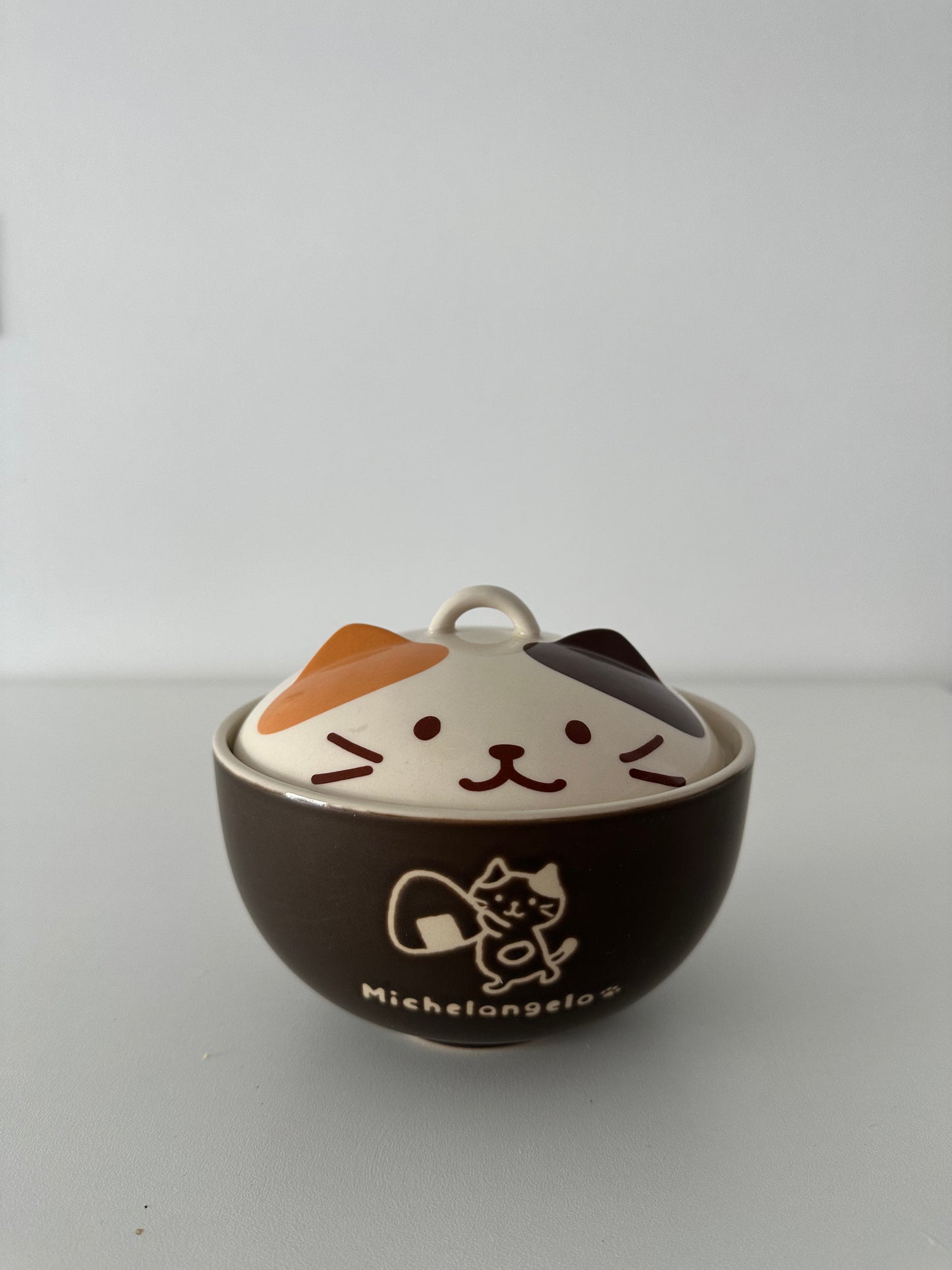 Cuenco de Cerámica “Neko” con Tapa – Sopas y Ramen (550 ml)