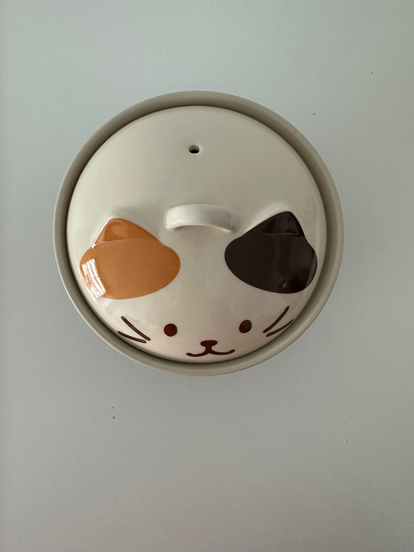 Cuenco de Cerámica “Neko” con Tapa – Sopas y Ramen (550 ml)