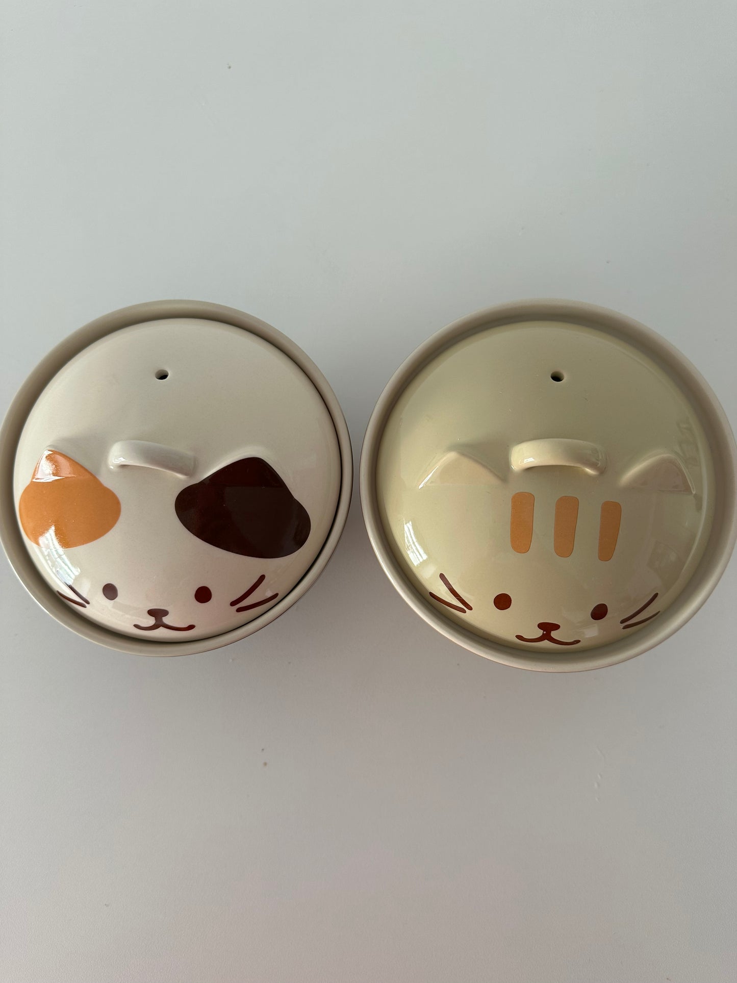 Cuenco de Cerámica “Neko” con Tapa – Sopas y Ramen (550 ml)